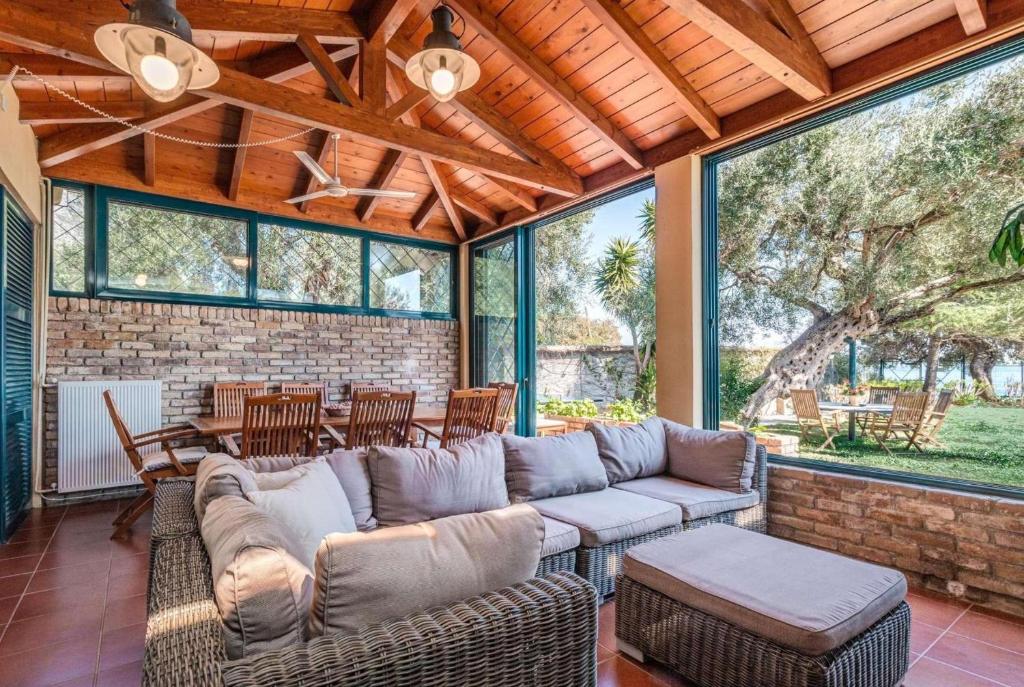 BARBATIBEACHSIDEESCAPEVILLA_CORFU_2Z