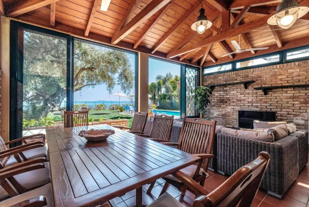 BARBATIBEACHSIDEESCAPEVILLA_CORFU_2ZZ