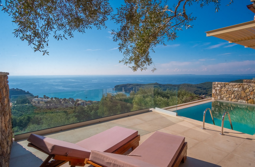 The_Apolis_Junior_Suite_Parga_Greece (1)