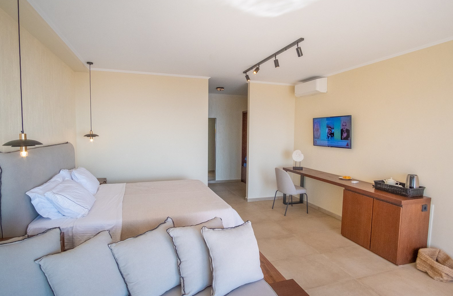 The_Apolis_Junior_Suite_Parga_Greece (6)