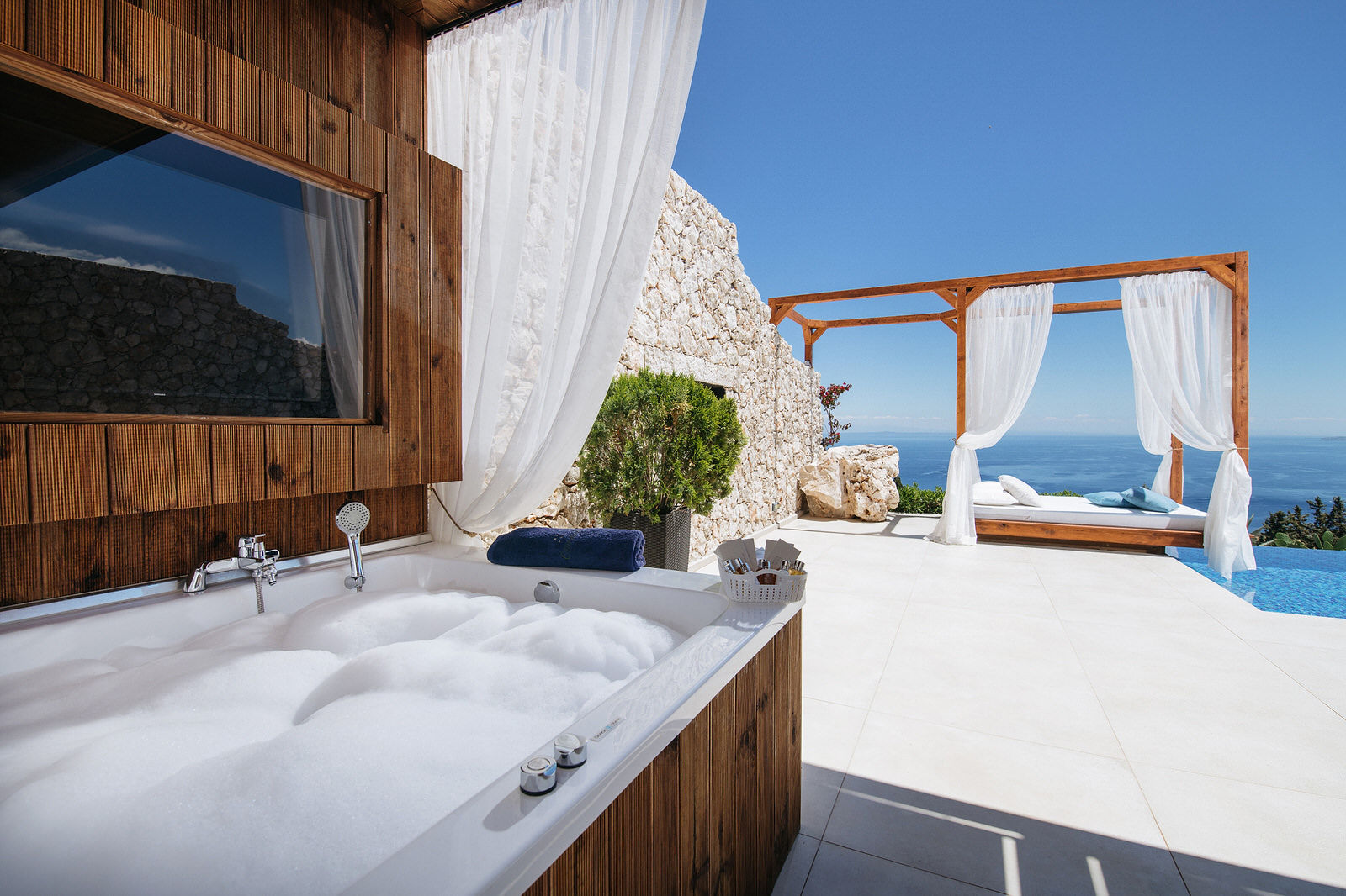 The_Emerald_Honeymoon_Suite_Agios_Nikolaos_Zakynthos_Greece (7)
