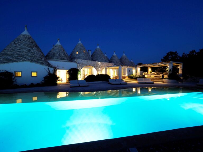 Trulli_Fiori_Puglia_Italy (10)