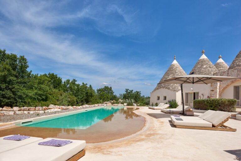 Trulli_Fiori_Puglia_Italy (13)