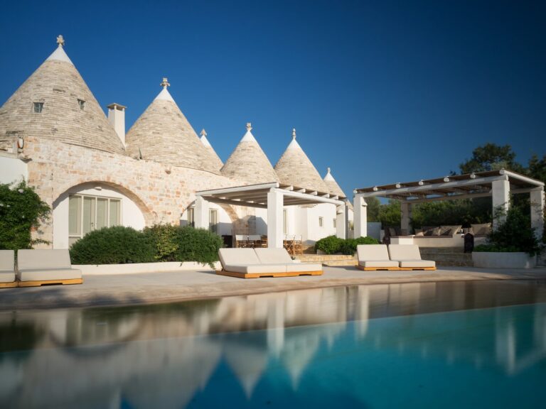Trulli_Fiori_Puglia_Italy (14)