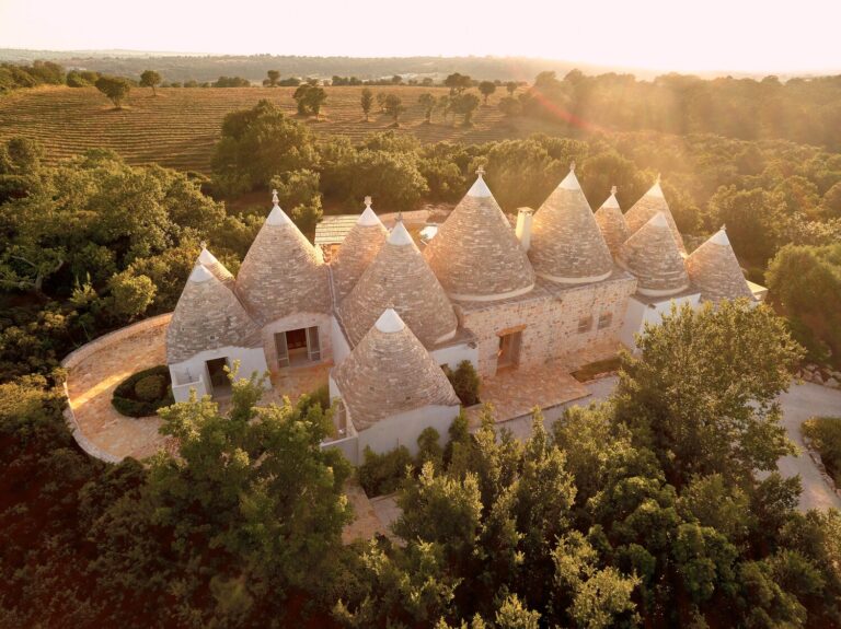 Trulli_Fiori_Puglia_Italy (19)