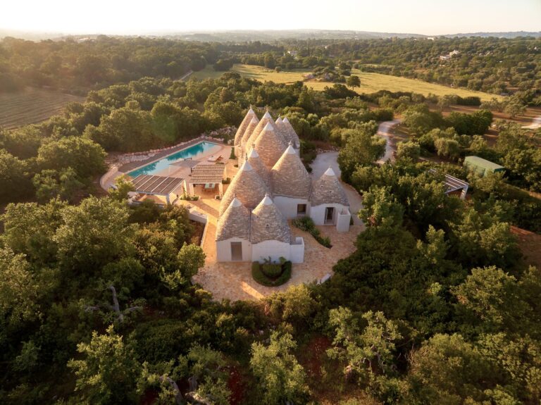Trulli_Fiori_Puglia_Italy (22)