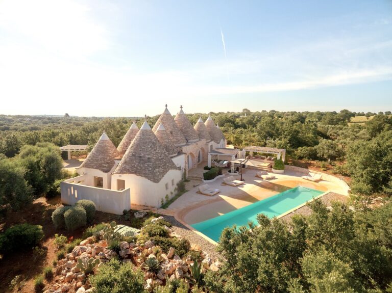 Trulli_Fiori_Puglia_Italy (25)