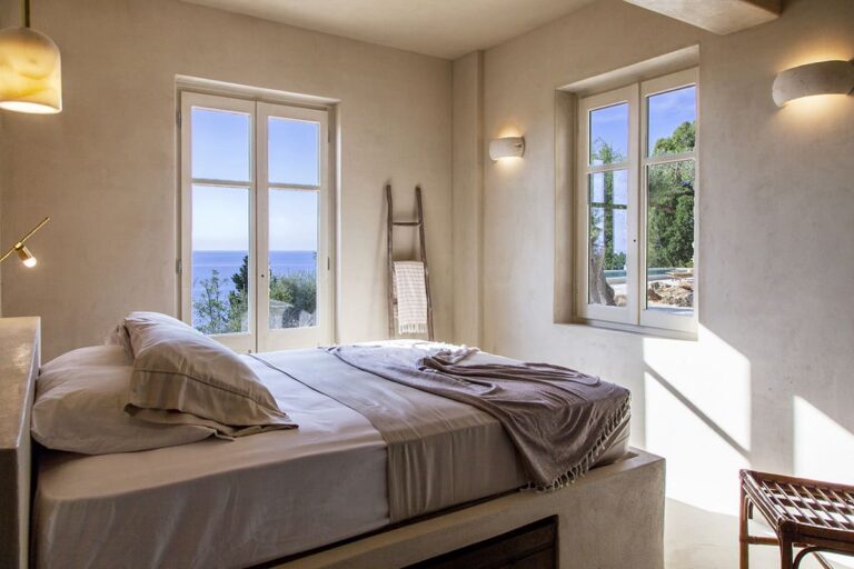 villa-da-lula-agios-nikitas-lefkada-double-bedroom-with-sea-view-1