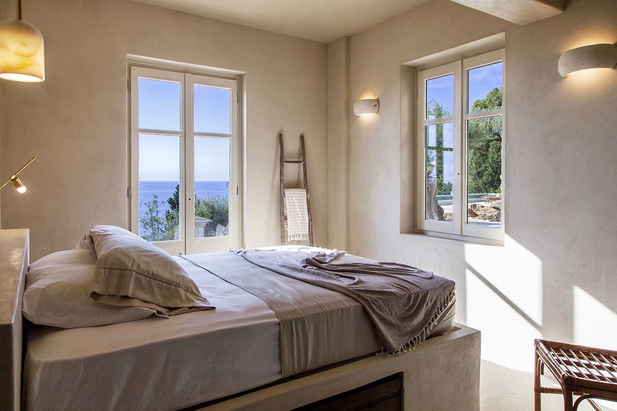 villa-da-lula-agios-nikitas-lefkada-double-bedroom-with-sea-view-1