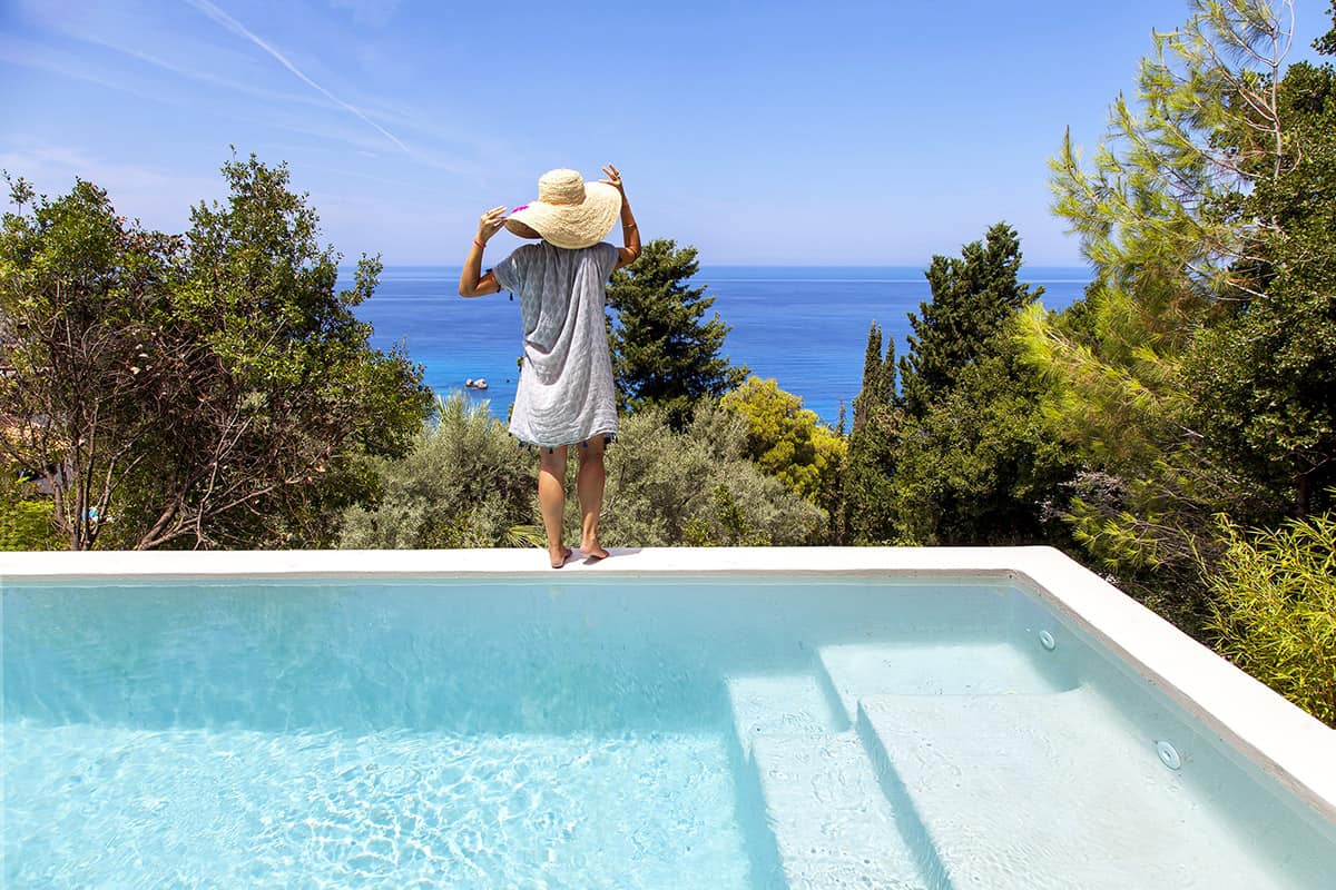 villa-dalula-agios-nikitas-lefkada-girl-infinity-pool-1
