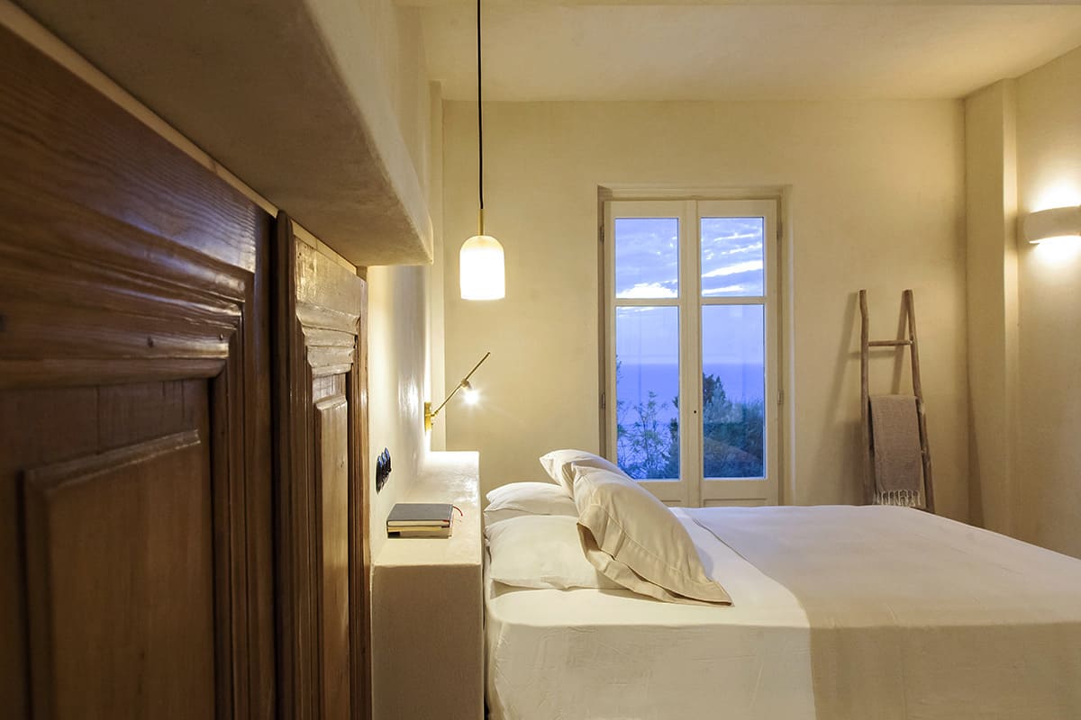 villa-da-lula-agios-nikitas-night-relaxation-double-bedroom-1