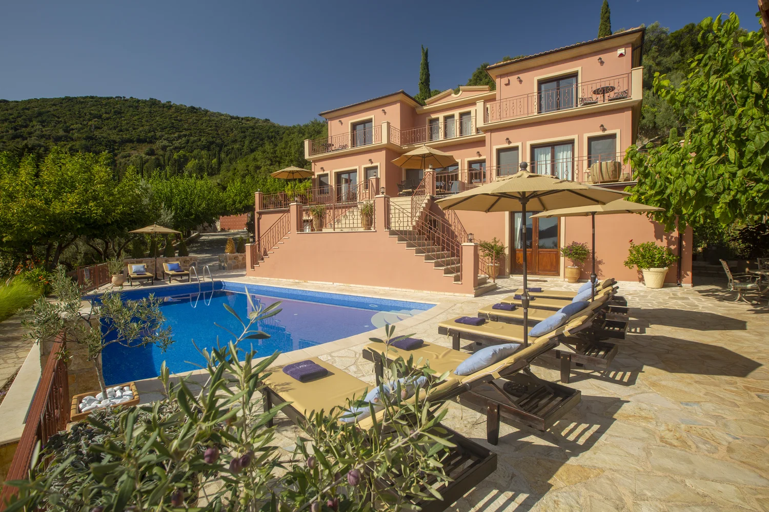 villa_water_edge_lefkada_greece_1f