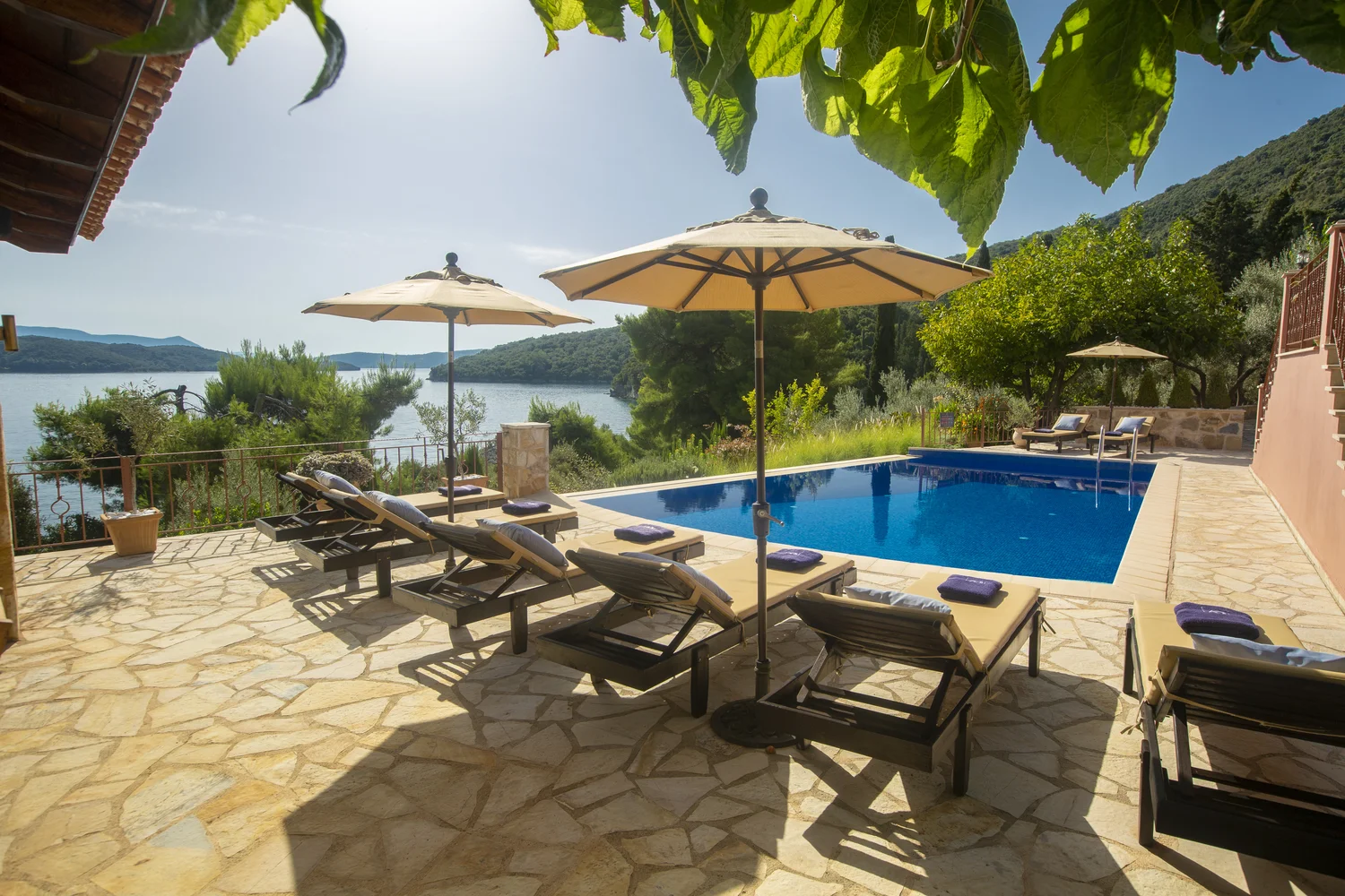 villa_water_edge_lefkada_greece_1g