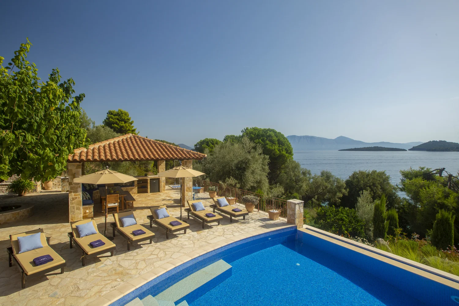 villa_water_edge_lefkada_greece_1k