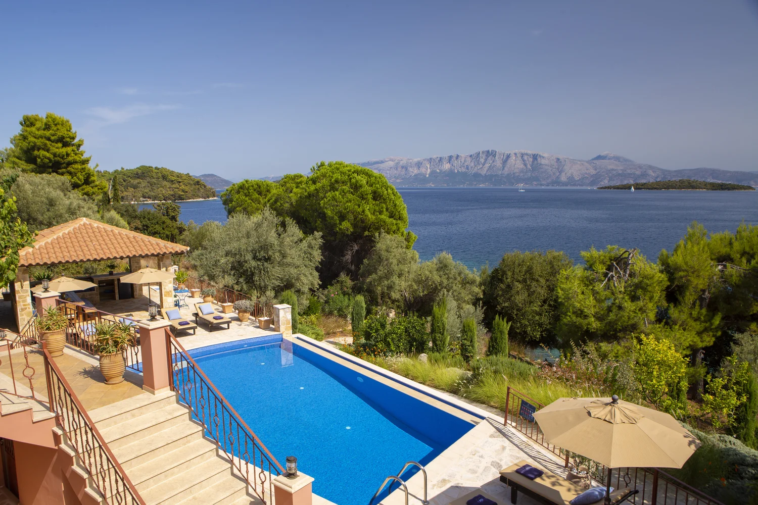 villa_water_edge_lefkada_greece_1zz