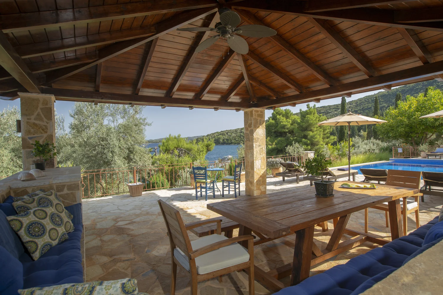 villa_water_edge_lefkada_greece_2c