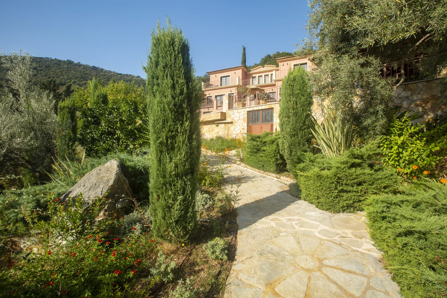 villa_water_edge_lefkada_greece_2z