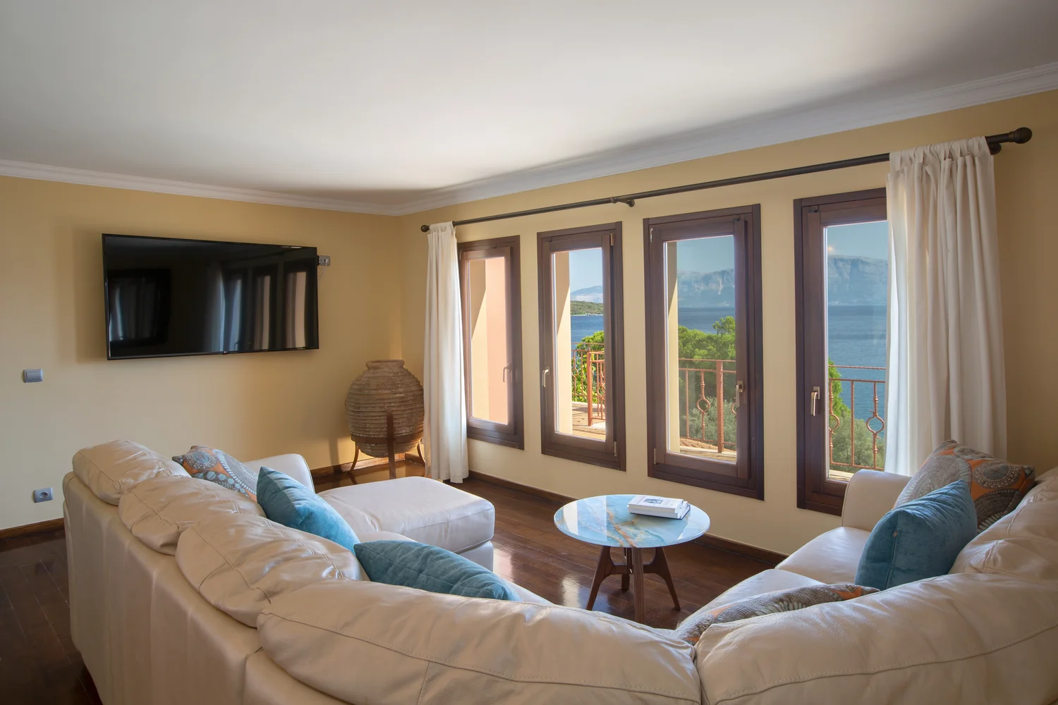 villa_water_edge_lefkada_greece_3a