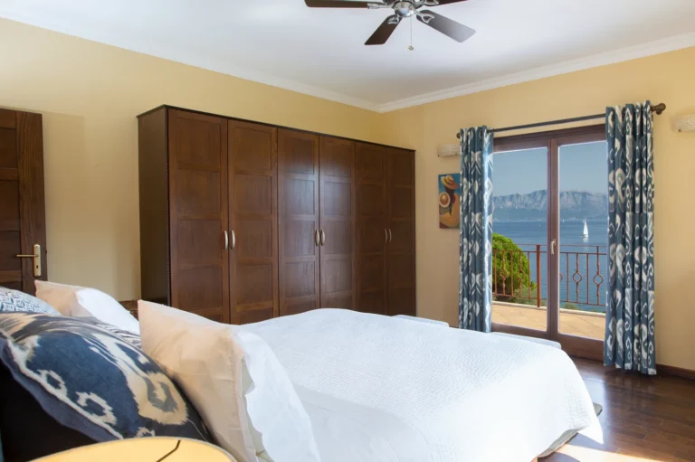 villa_water_edge_lefkada_greece_5