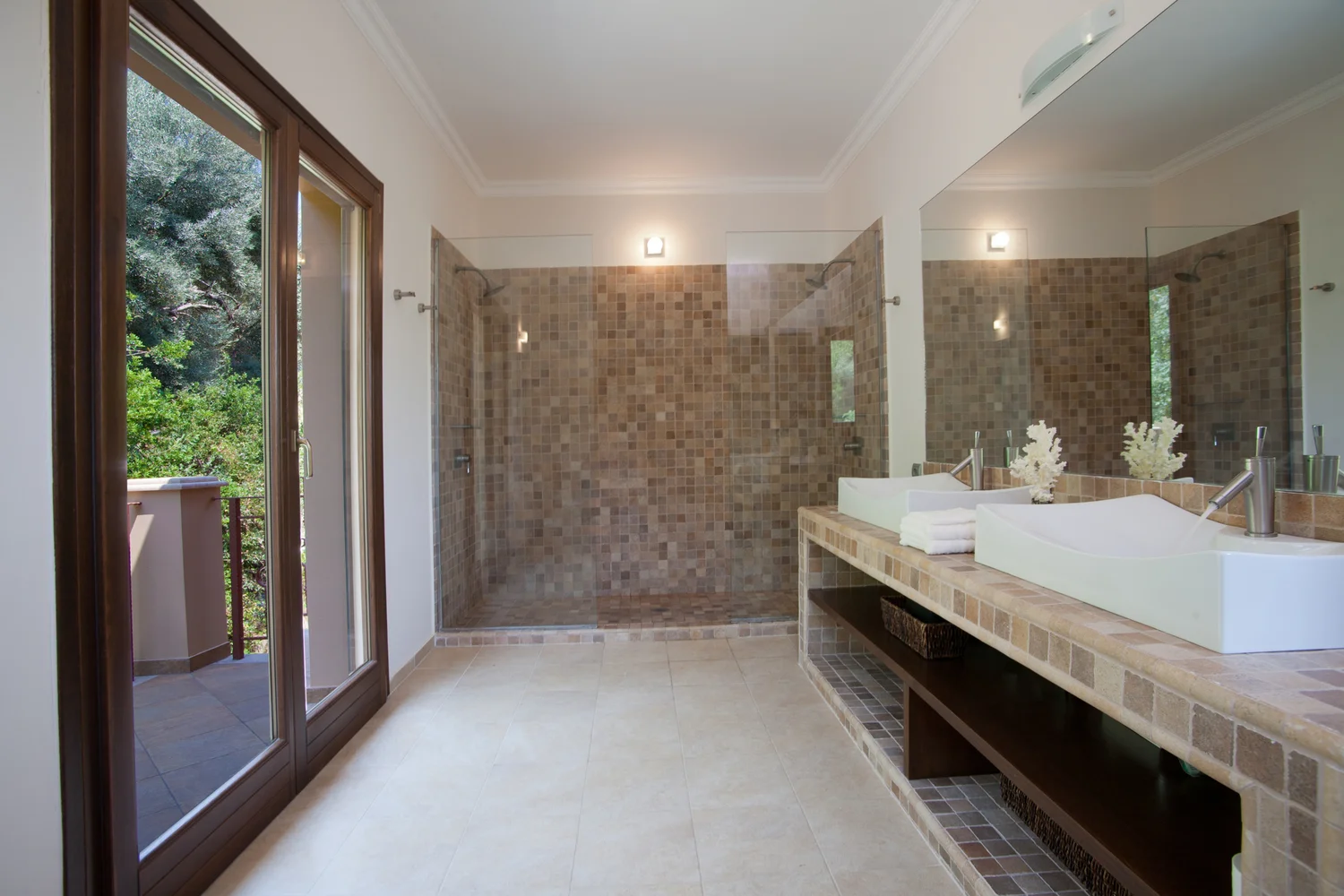villa_water_edge_lefkada_greece_5cc