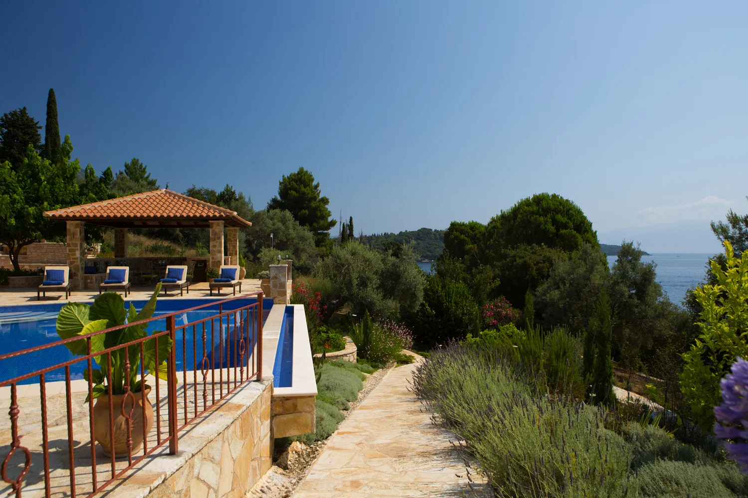 villa_water_edge_lefkada_greece_9a