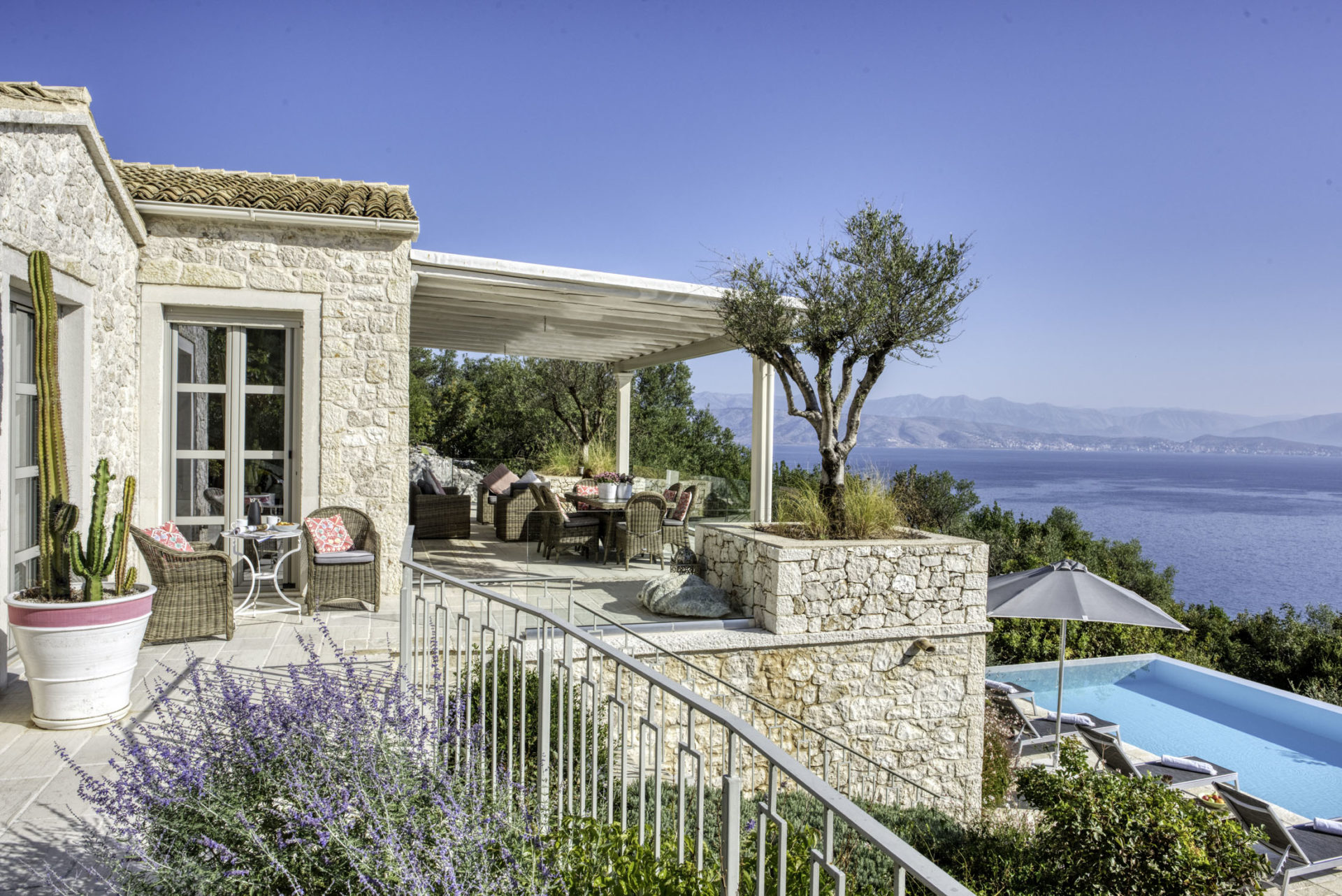 CV_Villa_Acacia_House_Kalamaki_Corfu_Greece (7)