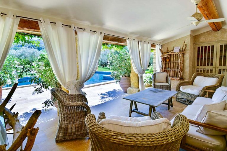 Maison_Rose_Provence_France1g