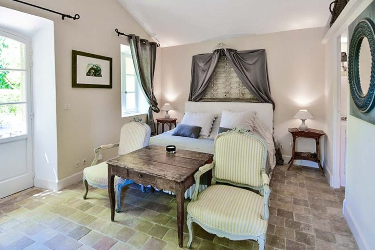 Maison_Rose_Provence_France5a