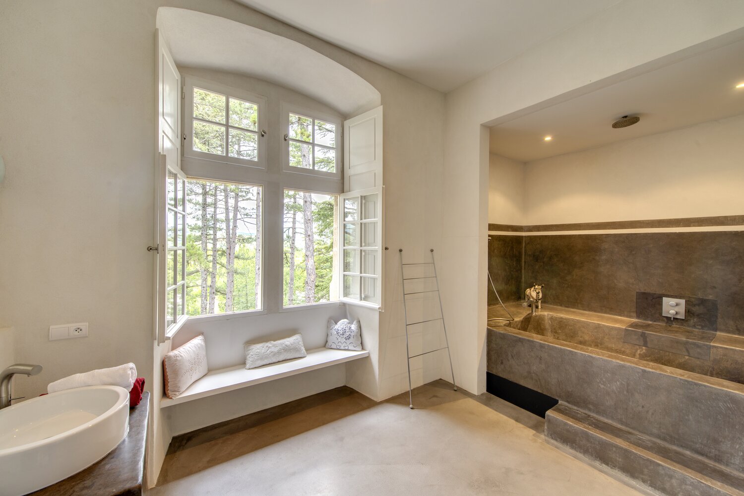 Le_Chateau_Aubenas_Provence_France