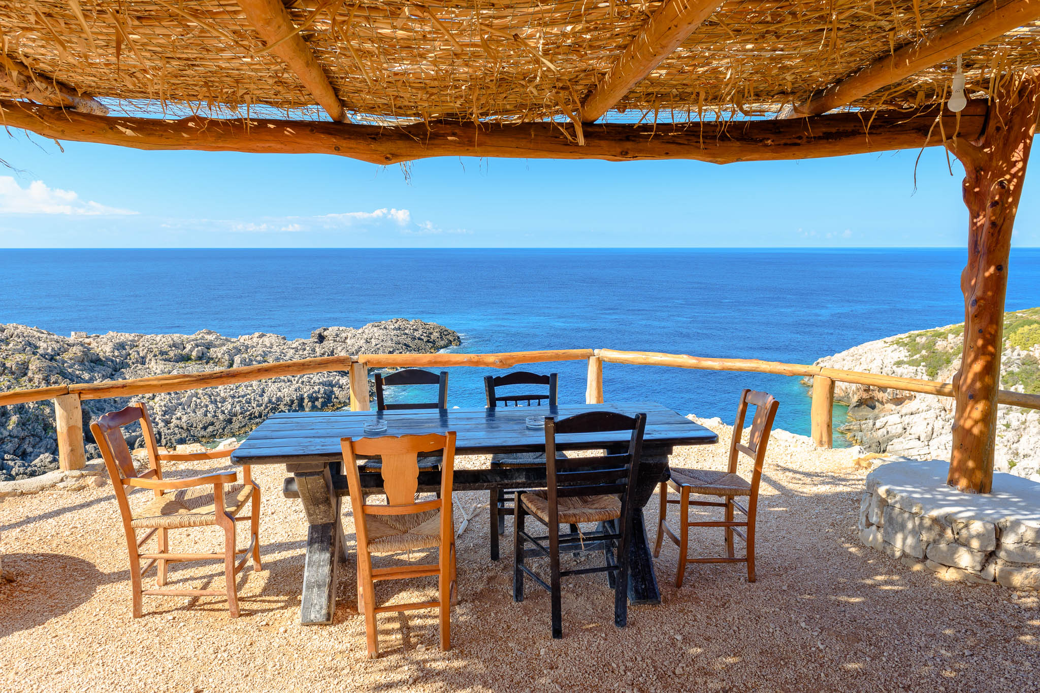 Table,And,Chairs,In,Traditional,Greek,Tavern,With,View,Of