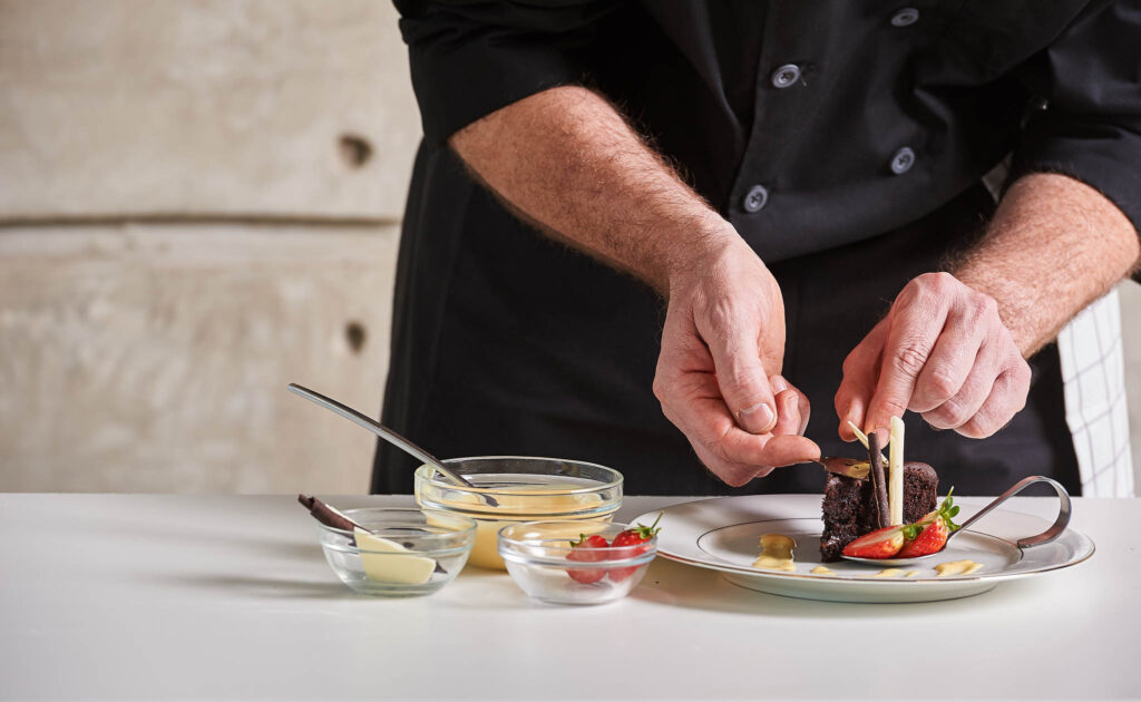 Restaurant,Hotel,Private,Chef,Preparing,Desert,Chocolate,Cake