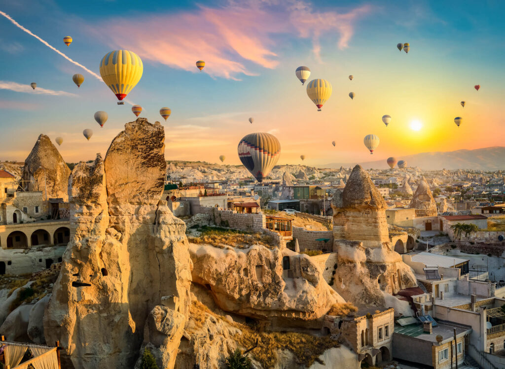 Hot,Air,Balloons,At,Sunset,In,Goreme,Village,,Cappadocia,,Turkey