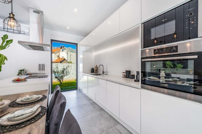 White_Moon_Villa,_Dubrovnik,_Croatia