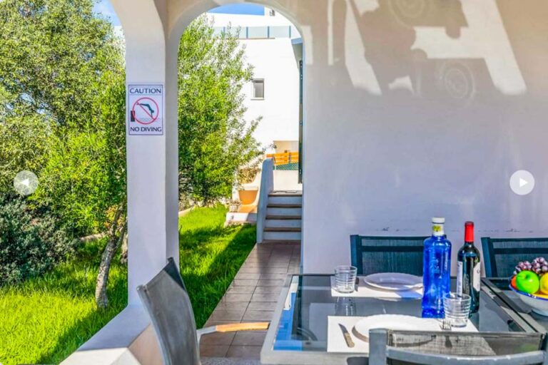 Villa_Margarita,_Cala Dor._Mallorca_Spain