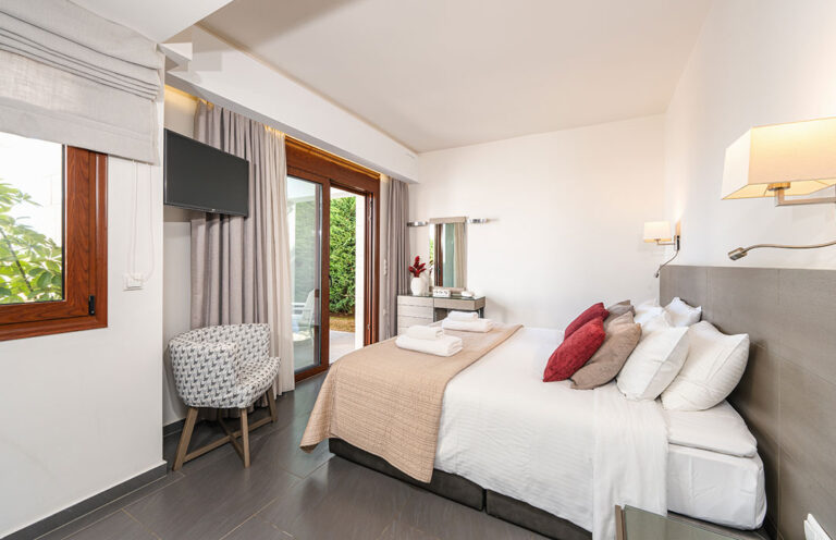 villa_oak_tree_red_crete_5