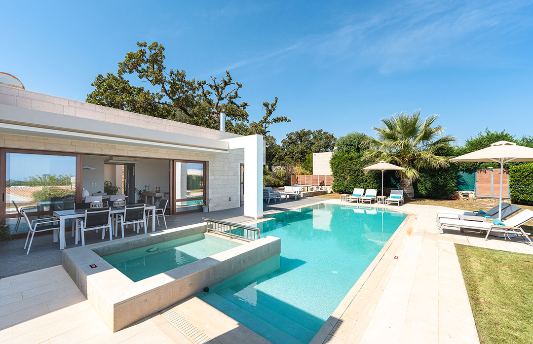 villa_oak_tree_white_crete_1a