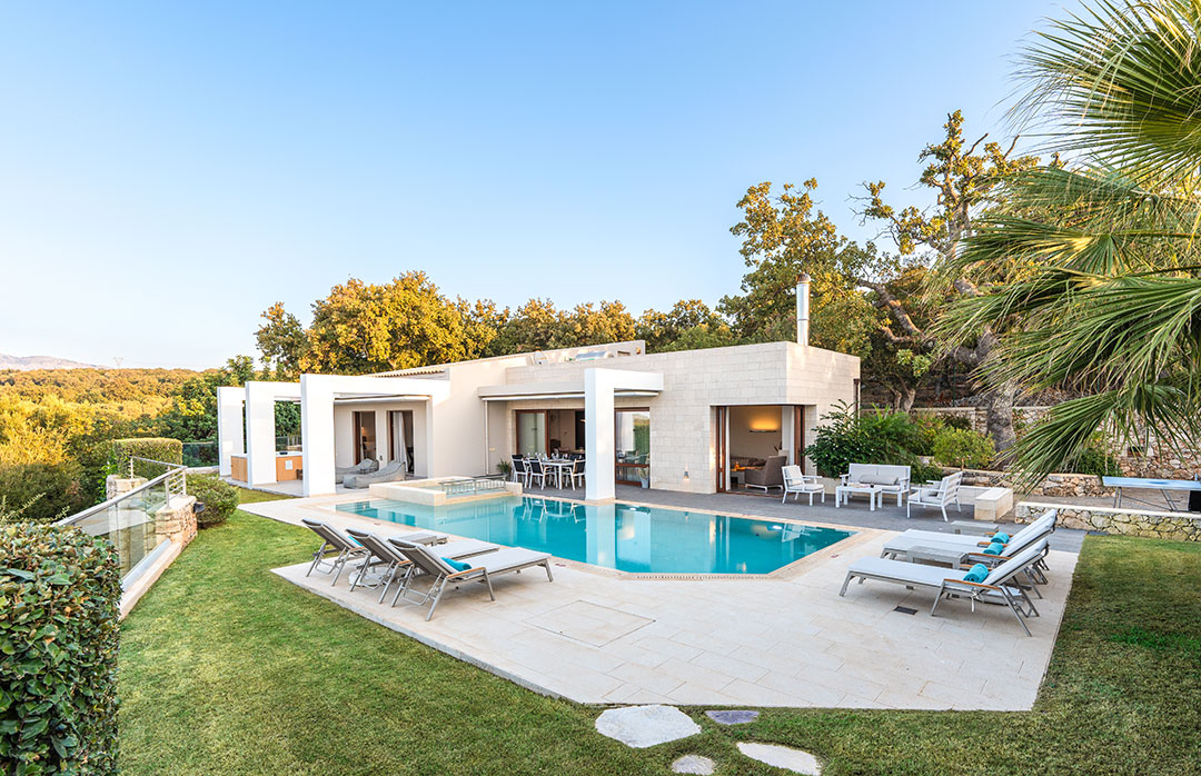 villa_oak_tree_white_crete_1d