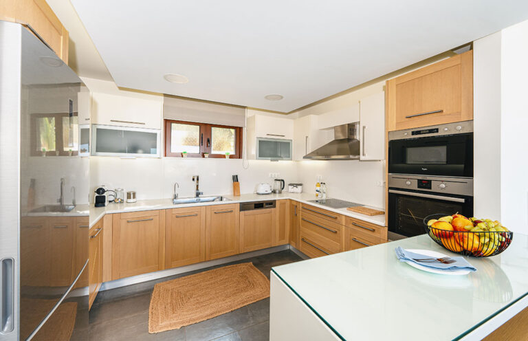 villa_oak_tree_white_crete_3c