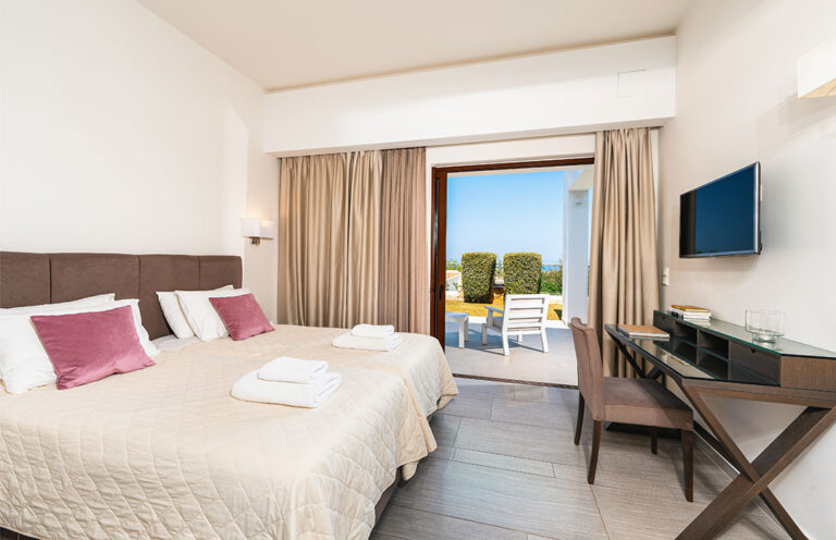 villa_oak_tree_white_crete_5d