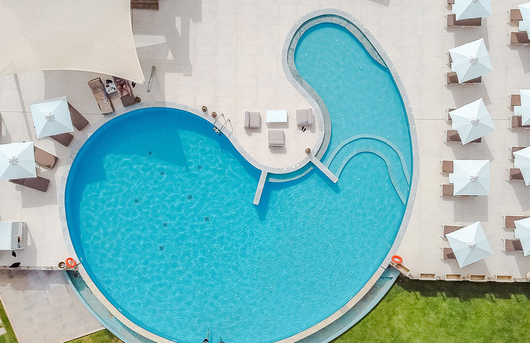 white_donkey_hotel_koroni_greece_1k