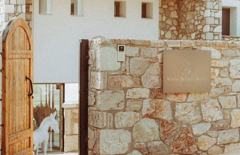 white_donkey_hotel_koroni_greece_1z