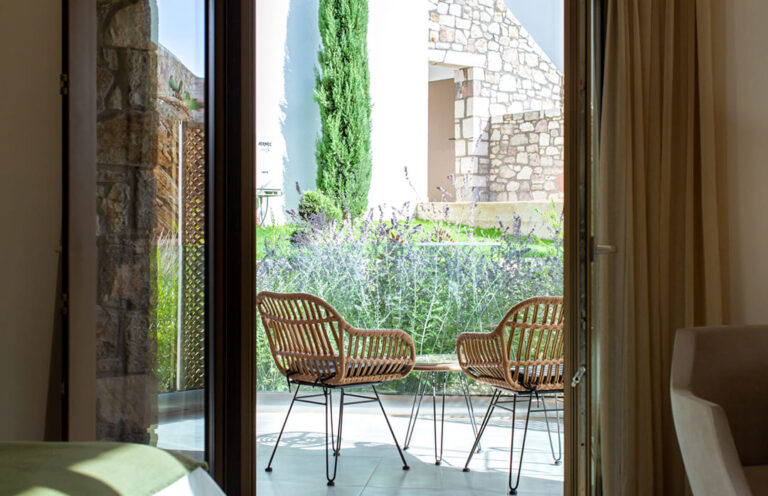 white_donkey_hotel_koroni_greece_5a