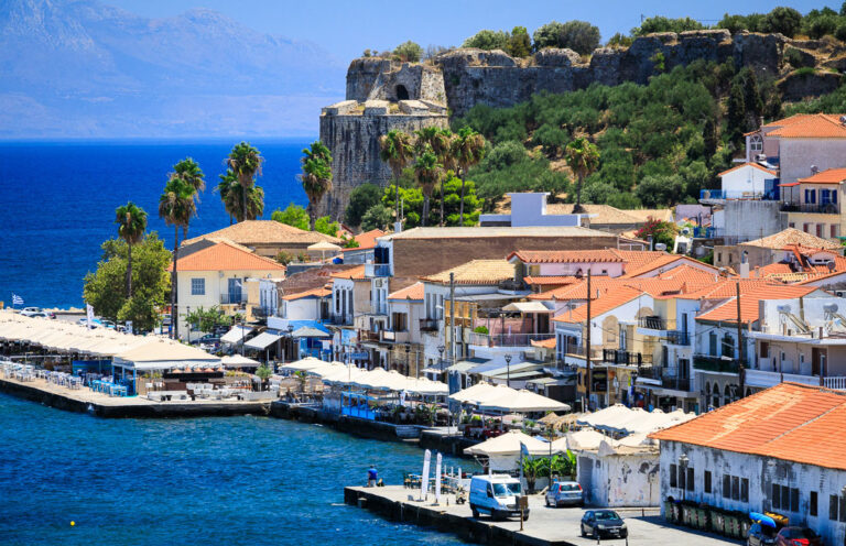 white_donkey_hotel_koroni_greece_8t