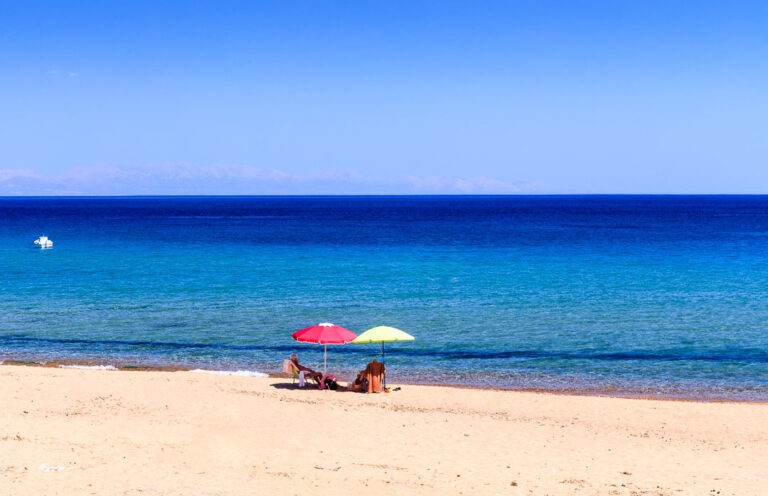 white_donkey_hotel_koroni_greece_9u