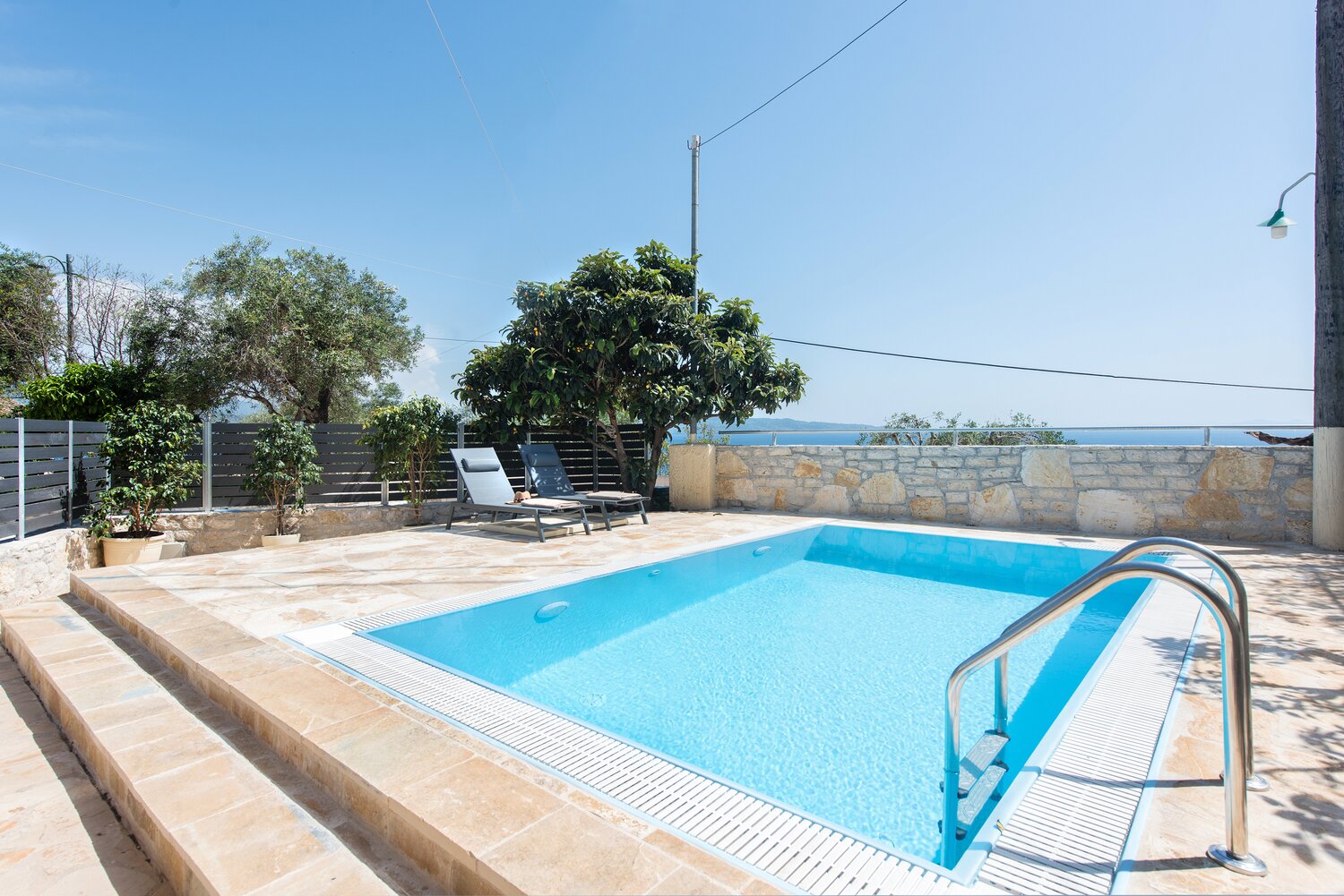 61657_c=(0,0,3000,2002)_w=1500_h=1001_pjpg