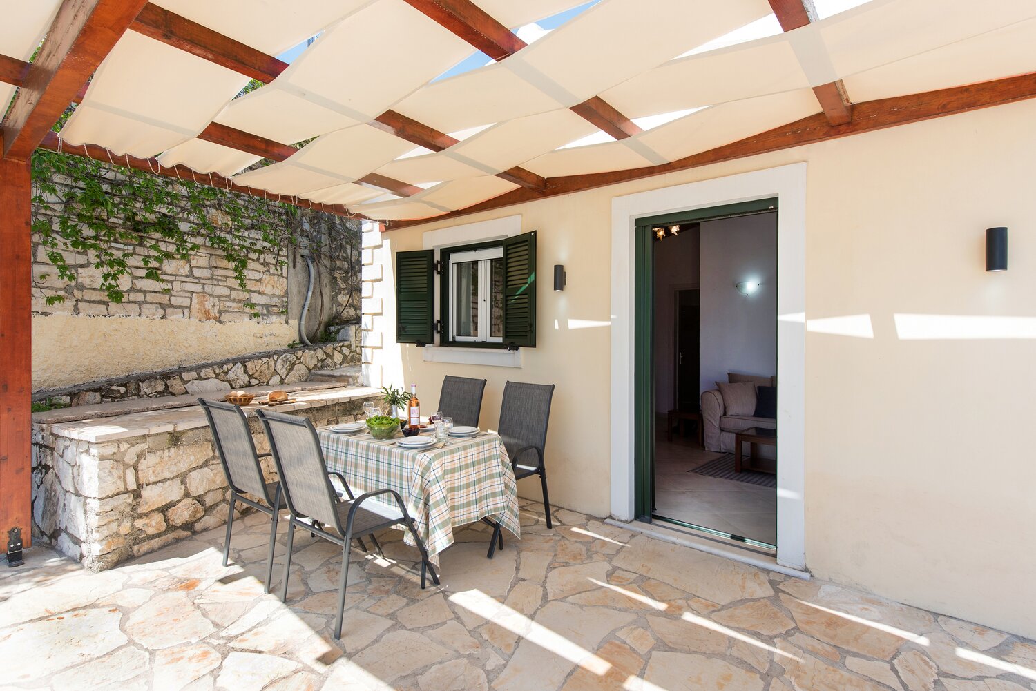 61661_c=(0,0,3000,2002)_w=1500_h=1001_pjpg