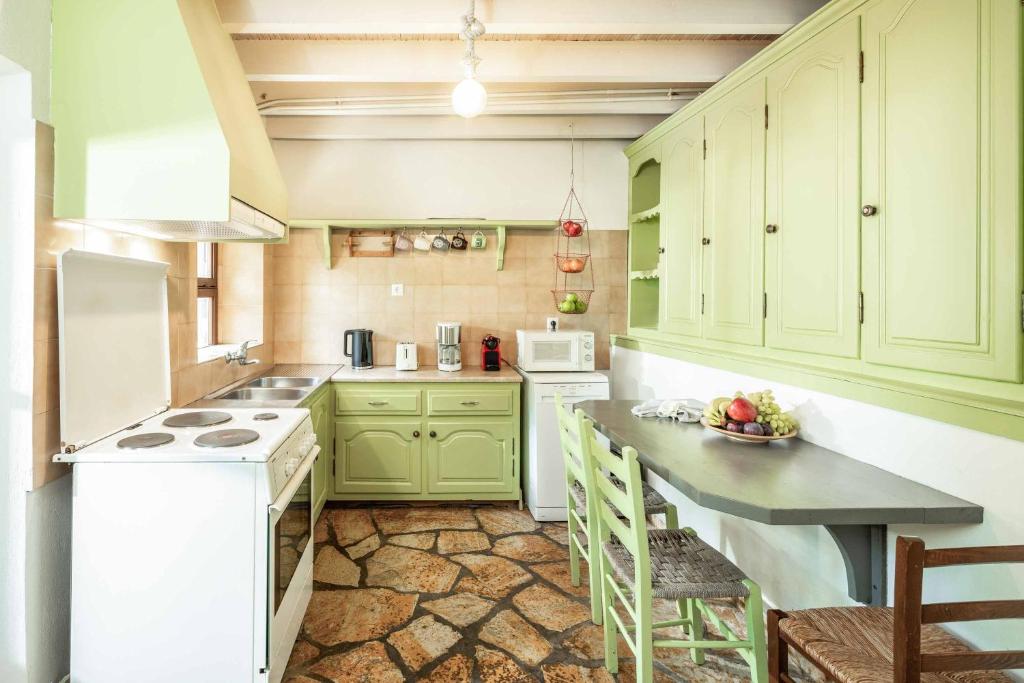 Stone_Cottage_Nissaki_Corfu_Greece-3a