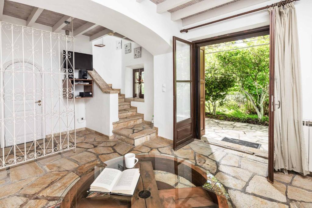 Stone_Cottage_Nissaki_Corfu_Greece-3c