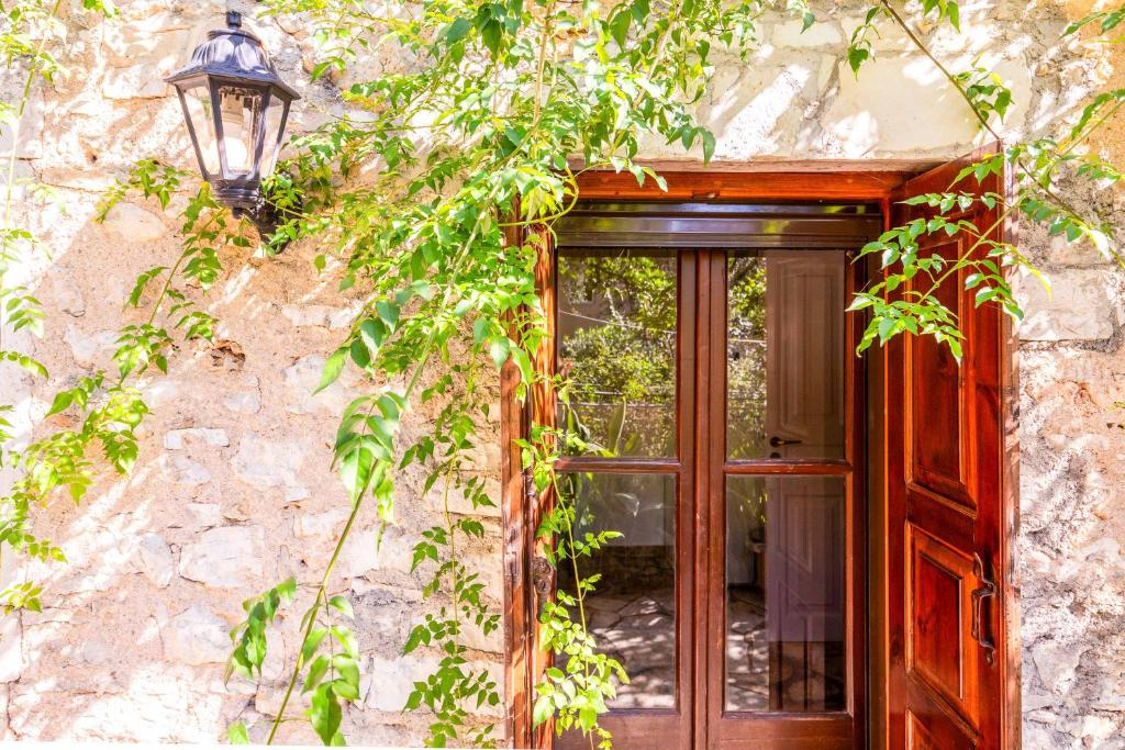 Stone_Cottage_Nissaki_Corfu_Greece-5a