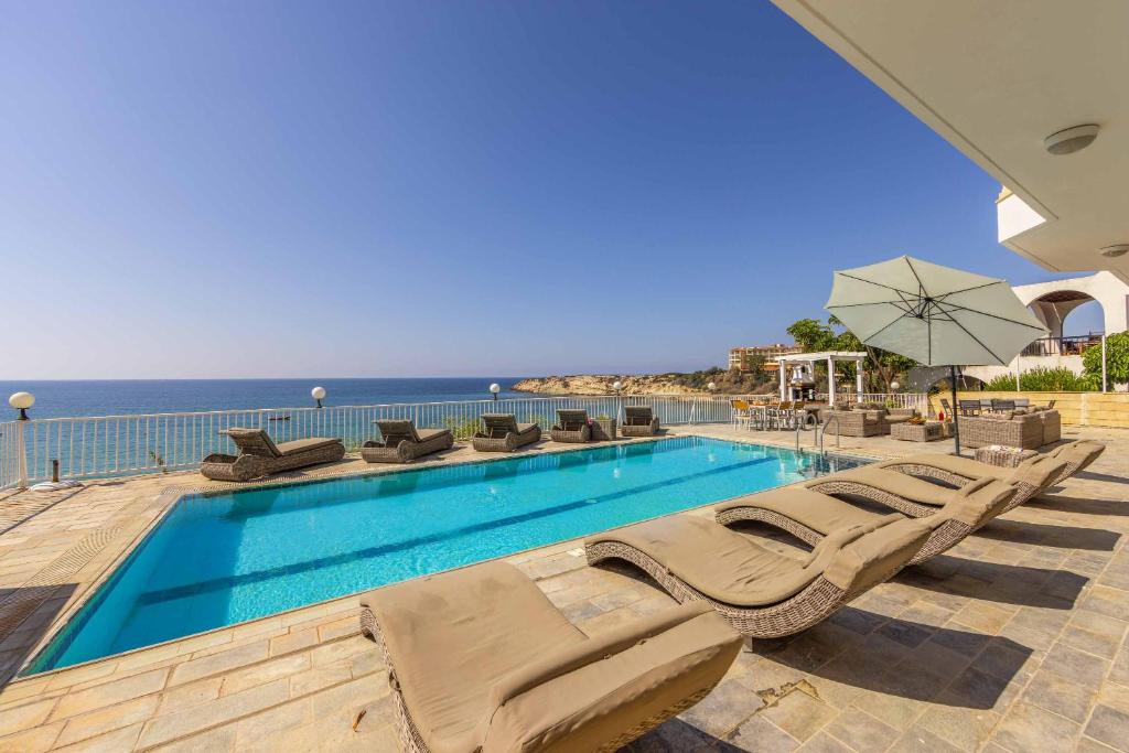 Katina_Beach_Villa_Coral_Bay_Cyprus-1b